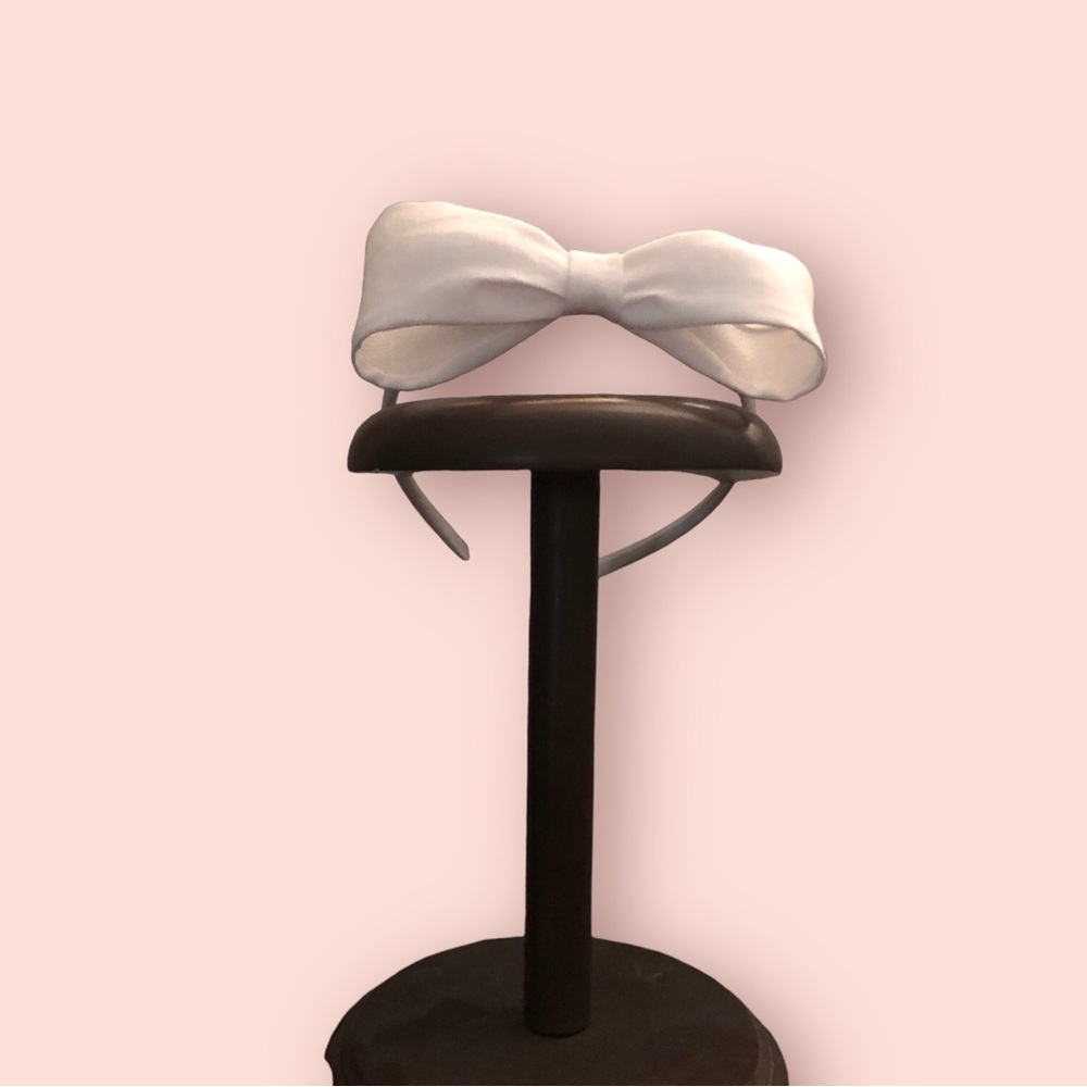 Linen bow head band perfect for minimalist bride/bridesmaid. Replaces vail.